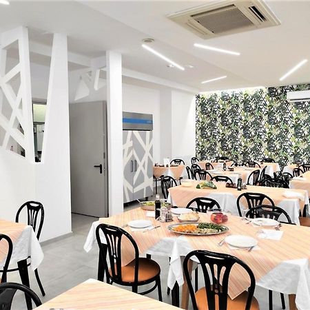 Hotel Madrid Rimini Buitenkant foto