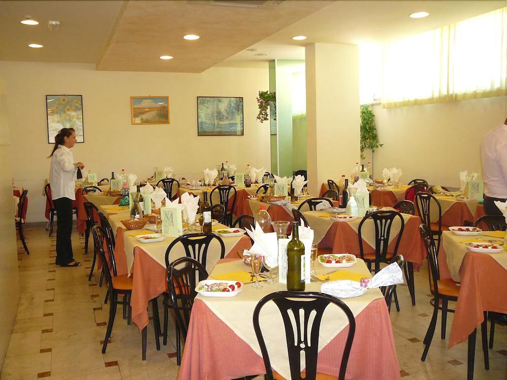 Hotel Madrid Rimini Buitenkant foto