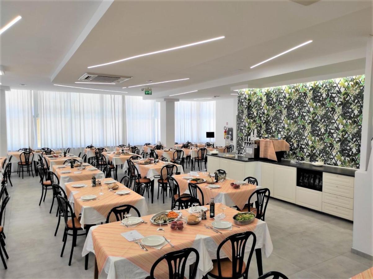 Hotel Madrid Rimini Buitenkant foto