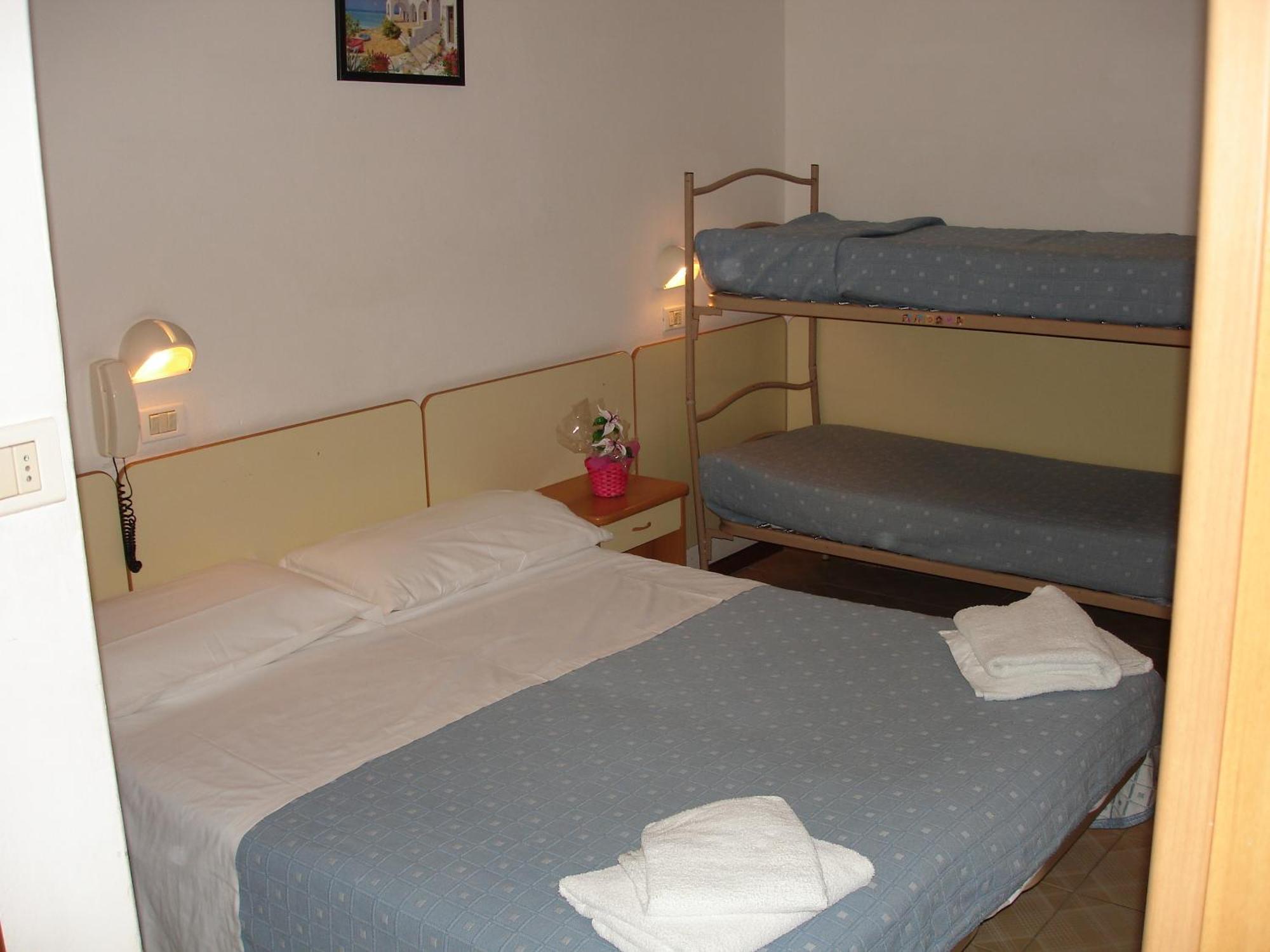 Hotel Madrid Rimini Buitenkant foto