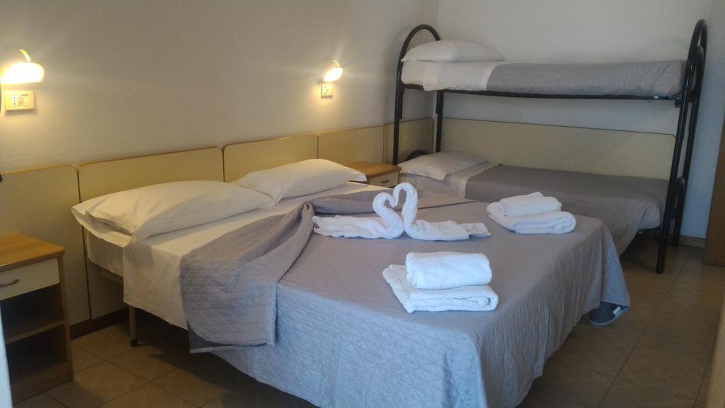 Hotel Madrid Rimini Buitenkant foto